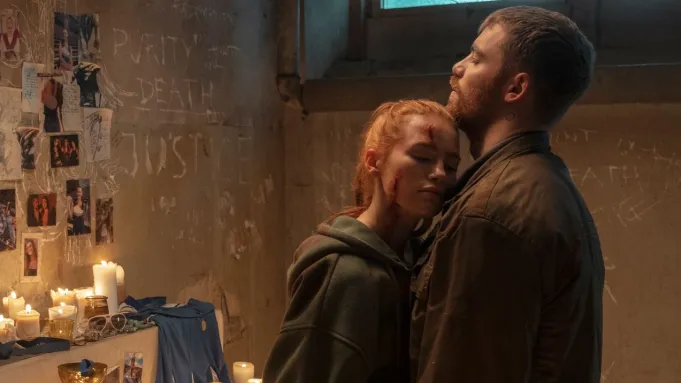 מדליין פטץ' וגבריאל באסו מתוך "הזרים: חלק 3" (סרטי שובל)